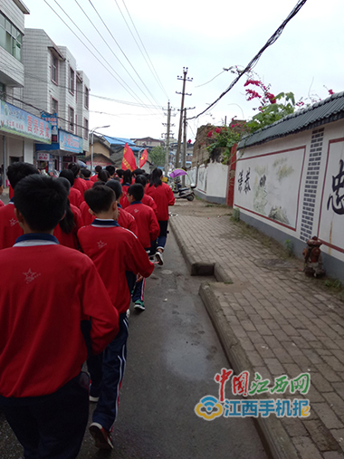 安远新闻热点，打架事件引发关注，心灵平静与自然之旅的力量观察