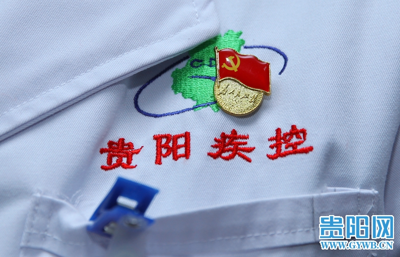 最新党徽胸章图片，见证友情的独特纪念