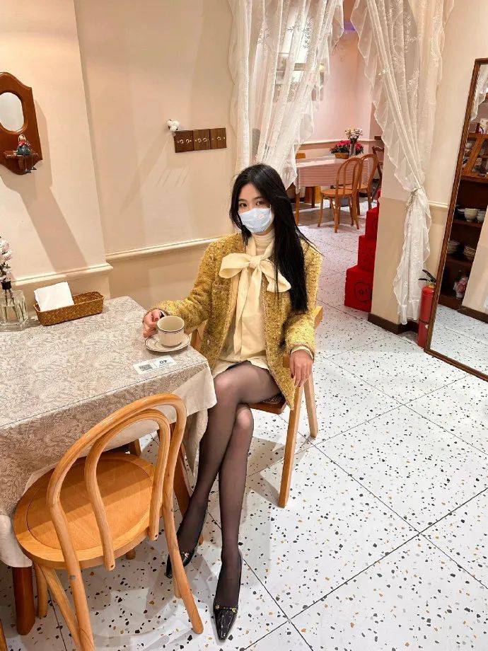 臀下温柔丝袜最新坐脸