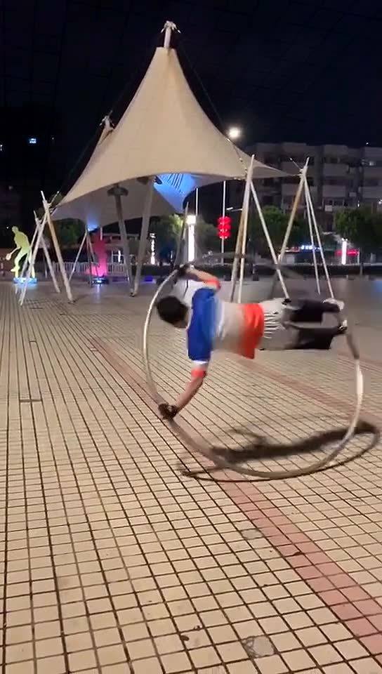 钢圈舞最新