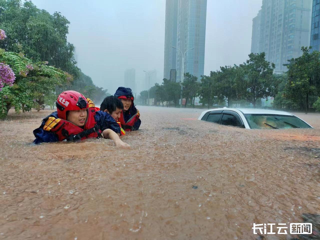 湖北咸宁暴雨最新