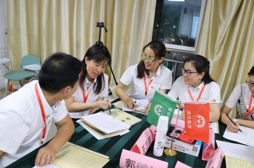 “教师团队创新口号”