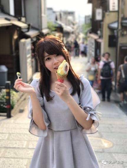 伊东千奈美最新番号揭秘，小巷中的美食秘境